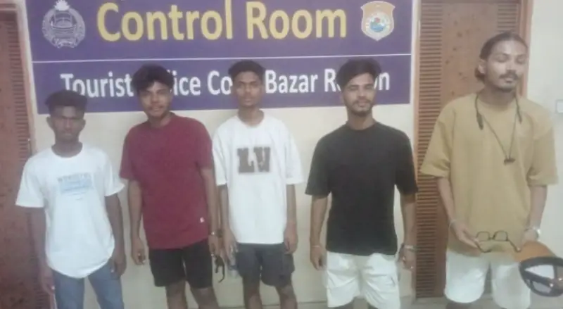 কক্সবাজার সৈকতে নারী পর্যটককে উত্যক্তের অভিযোগে আটক ৫ কক্সবাজার সৈকতে নারী পর্যটককে উত্যক্তের অভিযোগে আটক ৫