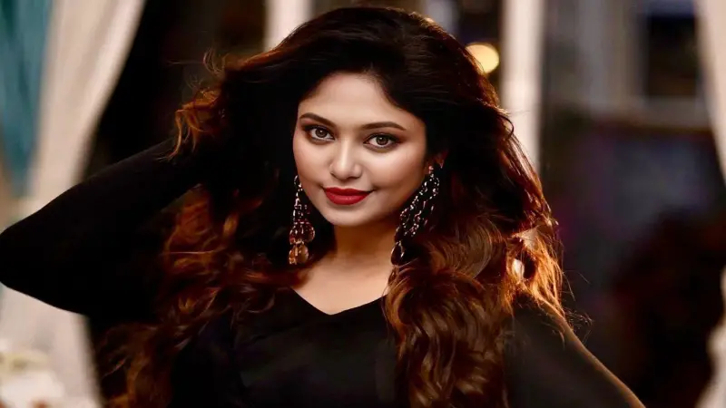 সৌন্দর্য: যেখানে স্বাস্থ্য, যত্ন আর আত্মবিশ্বাসের সম্মিলন সৌন্দর্য: যেখানে স্বাস্থ্য, যত্ন আর আত্মবিশ্বাসের সম্মিলন