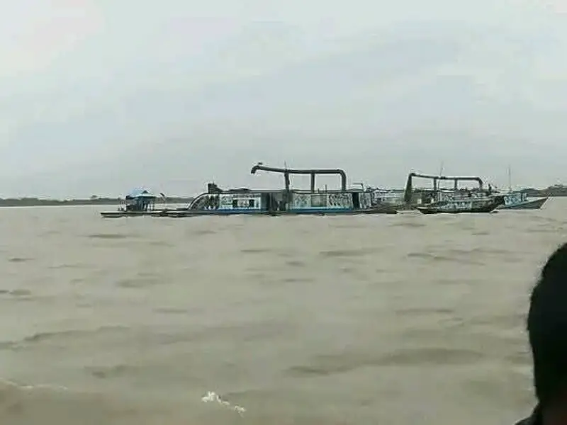 স্বপ্ন নয়, শঙ্কা নিয়ে বাঁচে মেঘনা তীরবর্তী মানুষ স্বপ্ন নয়, শঙ্কা নিয়ে বাঁচে মেঘনা তীরবর্তী মানুষ