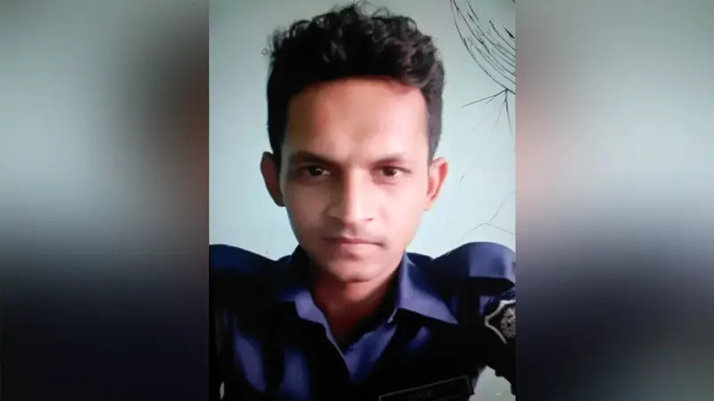 স্কুলছাত্রীকে নিয়ে পালালেন পুলিশের কনস্টেবল স্কুলছাত্রীকে নিয়ে পালালেন পুলিশের কনস্টেবল