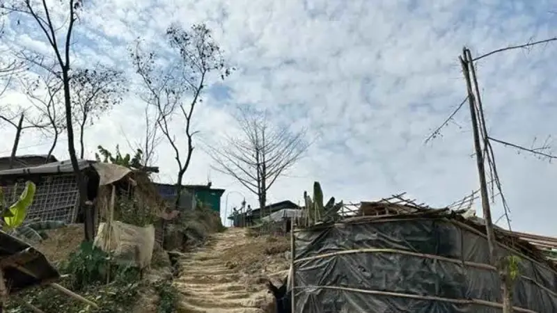 উখিয়া ক্যাম্পে জুসের সঙ্গে চেতনানাশক ঔষধ মিশিয়ে মা মেয়েকে অজ্ঞান করে ধর্ষণ, দুই রোহিঙ্গা আটক উখিয়া ক্যাম্পে জুসের সঙ্গে চেতনানাশক ঔষধ মিশিয়ে মা মেয়েকে অজ্ঞান করে ধর্ষণ, দুই রোহিঙ্গা আটক