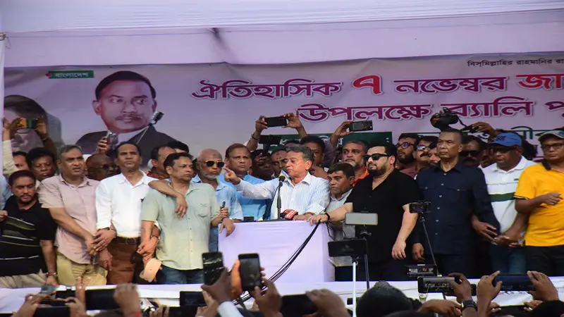 জাতি এখন নির্বাচিত জনপ্রতিনিধি ও সরকার চায়: আমীর খসরু জাতি এখন নির্বাচিত জনপ্রতিনিধি ও সরকার চায়: আমীর খসরু