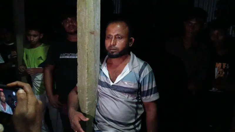 স্কুলছাত্রীকে ধর্ষণের অভিযোগে প্রতিবেশী চাচা গ্রেফতার স্কুলছাত্রীকে ধর্ষণের অভিযোগে প্রতিবেশী চাচা গ্রেফতার