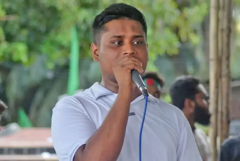 বুকে পাথর চাপা দিয়ে মেনে নেওয়া সিদ্ধান্ত, কেন বললেন হাসনাত? বুকে পাথর চাপা দিয়ে মেনে নেওয়া সিদ্ধান্ত, কেন বললেন হাসনাত?