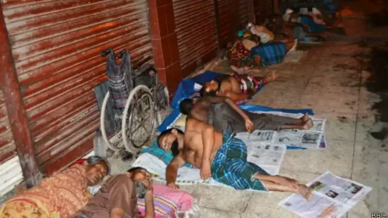 রাজধানীর রাস্তায় ভাসমান জীবন, এক বেলার আহারেও অনিশ্চয়তা