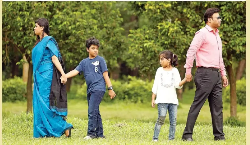 বিচ্ছেদের পর সন্তান কার কাছে থাকবে: বাবা না মা, আইনে কী আছে? বিচ্ছেদের পর সন্তান কার কাছে থাকবে: বাবা না মা, আইনে কী আছে?