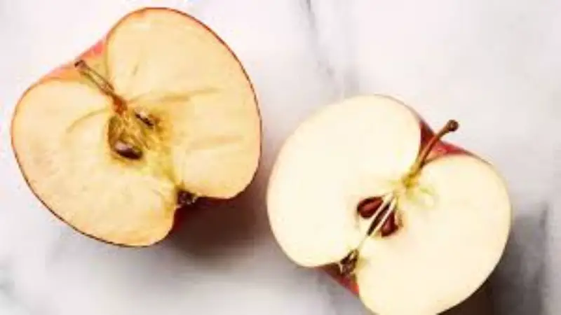 ফল কেটে রাখলে কালো হয়ে যায়? জেনে নিন সমাধান