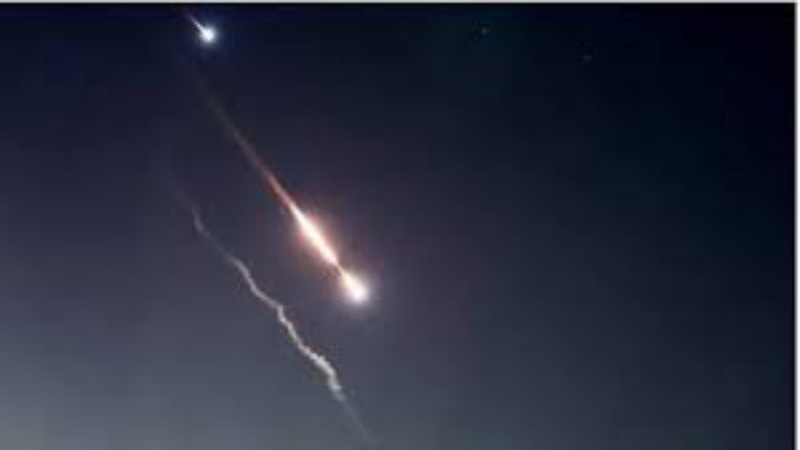 ইসরাইলের আকাশে প্রতিশোধের ড্রোন হামলা চালালো ইরান ইসরাইলের আকাশে প্রতিশোধের ড্রোন হামলা চালালো ইরান