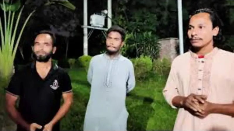 প্রকাশ্যে গাঁজা সেবন : জাবিতে আটক ৩ প্রকাশ্যে গাঁজা সেবন : জাবিতে আটক ৩