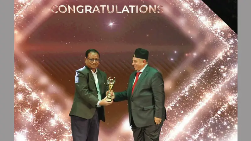 লিজেন্ড অব এআইপিএস এশিয়া অ্যাওয়ার্ডে সম্মানিত দুলাল মাহমুদ লিজেন্ড অব এআইপিএস এশিয়া অ্যাওয়ার্ডে সম্মানিত দুলাল মাহমুদ
