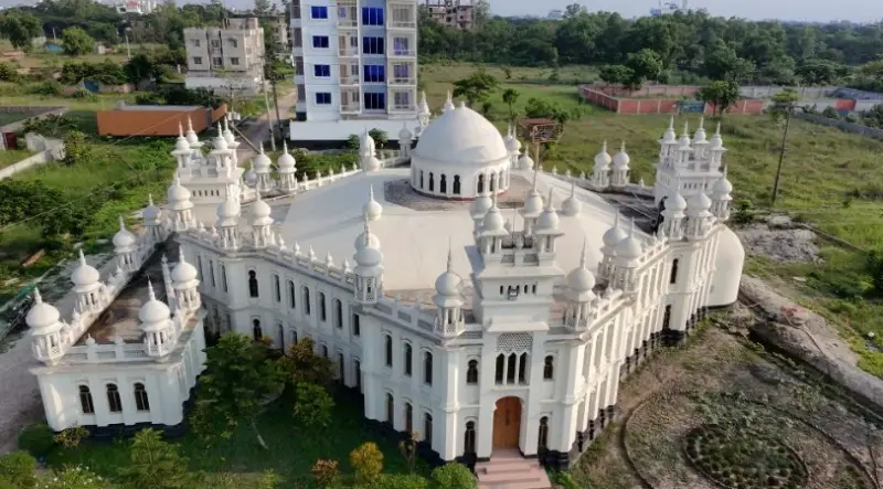 শতাধিক গম্বুজে সৌন্দর্য, শতধারায় আলো— কেরানীগঞ্জের স্থাপত্য বিস্ময় ‘সাউথ টাউন জামে মসজিদ’ শতাধিক গম্বুজে সৌন্দর্য, শতধারায় আলো— কেরানীগঞ্জের স্থাপত্য বিস্ময় ‘সাউথ টাউন জামে মসজিদ’