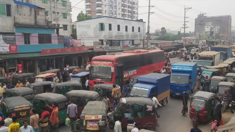 গাজীপুরে চাঁদাবাজির প্রতিবাদে সিএনজি চালকদের সড়ক অবরোধ গাজীপুরে চাঁদাবাজির প্রতিবাদে সিএনজি চালকদের সড়ক অবরোধ