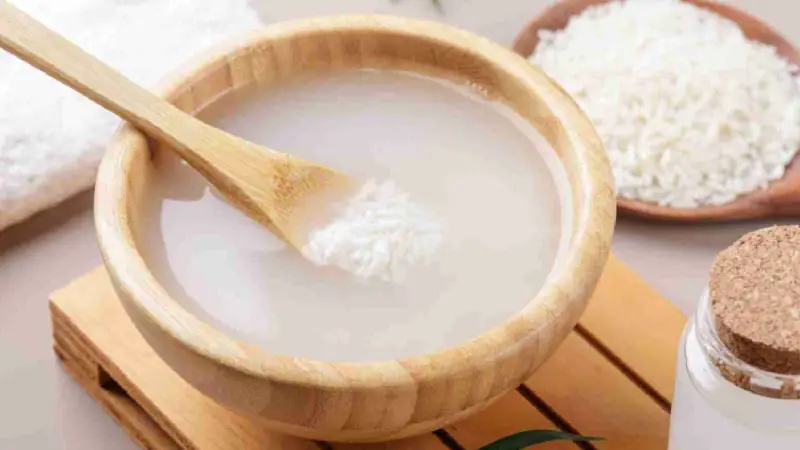 চাল ধোয়া পানিতে লুকিয়ে আছে স্কিনের আসল রহস্য চাল ধোয়া পানিতে লুকিয়ে আছে স্কিনের আসল রহস্য