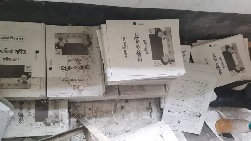 নাটোরে গোপনে ছাপানো হচ্ছিল বোর্ড বই