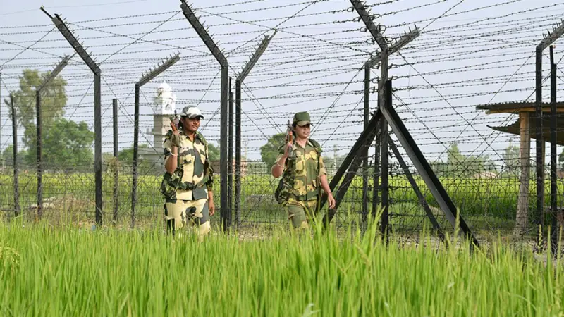 পাকিস্তানের সীমান্তে ঢুকে পড়লেন ভারতীয় জওয়ান পাকিস্তানের সীমান্তে ঢুকে পড়লেন ভারতীয় জওয়ান