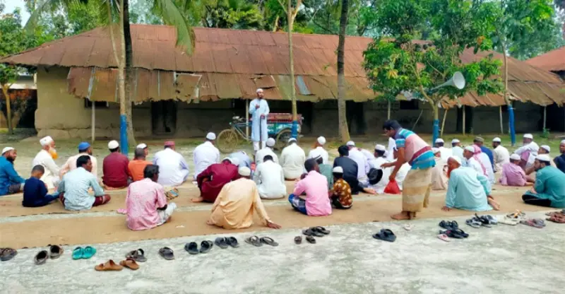 গ্রামের ঈদুল আযহা: শিকড়ের টানে উৎসবের উষ্ণতা গ্রামের ঈদুল আযহা: শিকড়ের টানে উৎসবের উষ্ণতা