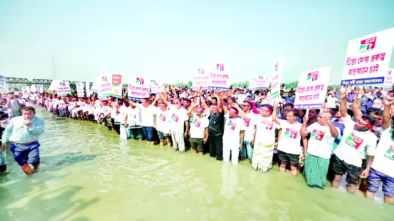 তিস্তা বাঁচাতে মানুষের ঢল তিস্তা বাঁচাতে মানুষের ঢল