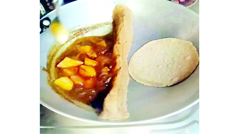 এক কড়াইয়ে রুটি-তরকারি এক কড়াইয়ে রুটি-তরকারি