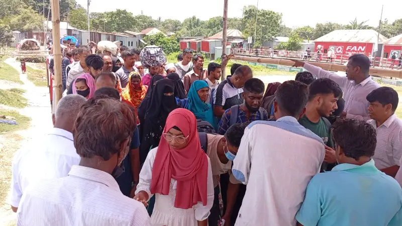 দৌলতদিয়া লঞ্চ ঘাটে কর্মমুখী মানুষের ঢল: ভোগান্তিহীন পারাপারে স্বস্তি দৌলতদিয়া লঞ্চ ঘাটে কর্মমুখী মানুষের ঢল: ভোগান্তিহীন পারাপারে স্বস্তি