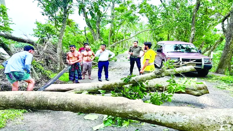 বরিশালে বিদ্যুৎ ও টেলি যোগাযোগ বিপর্যস্ত বরিশালে বিদ্যুৎ ও টেলি যোগাযোগ বিপর্যস্ত