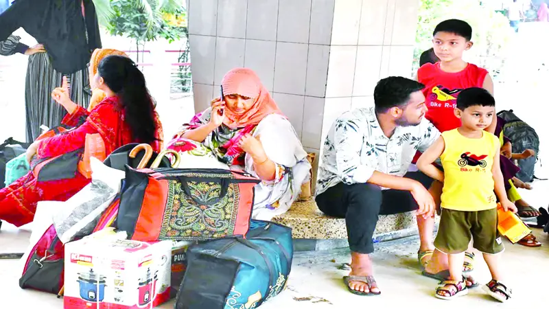 ঢাকামুখী সব ট্রেনের সিডিউল বিপর্যয় ঢাকামুখী সব ট্রেনের সিডিউল বিপর্যয়