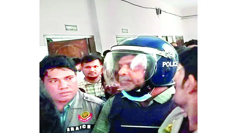 মিন্টু আটদিনের রিমান্ডে মিন্টু আটদিনের রিমান্ডে