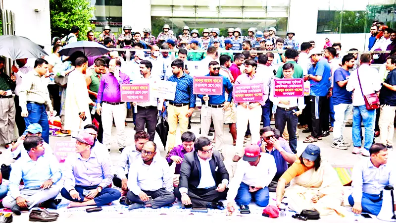 এনবিআর কর্মকর্তাদের শাটডাউন কর্মসূচি প্রত্যাহার এনবিআর কর্মকর্তাদের শাটডাউন কর্মসূচি প্রত্যাহার