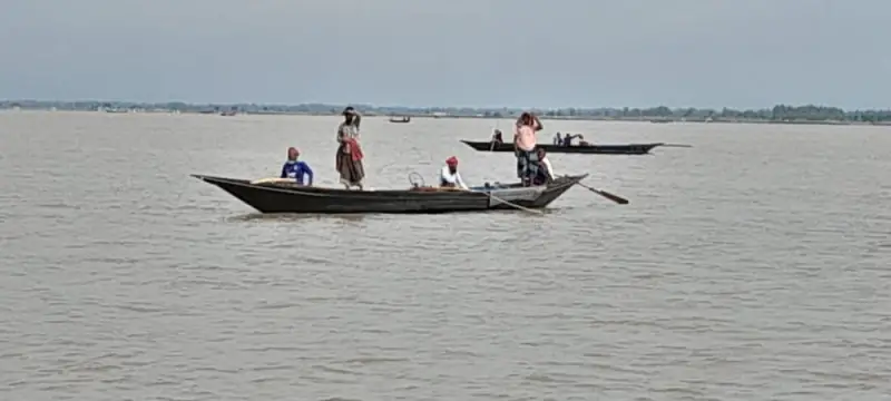 সরকারের লক্ষ্যমাত্রা ব্যাহত হওয়ার আশঙ্কা, কমলনগরের মেঘনায় অবাধে মাছ শিকার সরকারের লক্ষ্যমাত্রা ব্যাহত হওয়ার আশঙ্কা, কমলনগরের মেঘনায় অবাধে মাছ শিকার