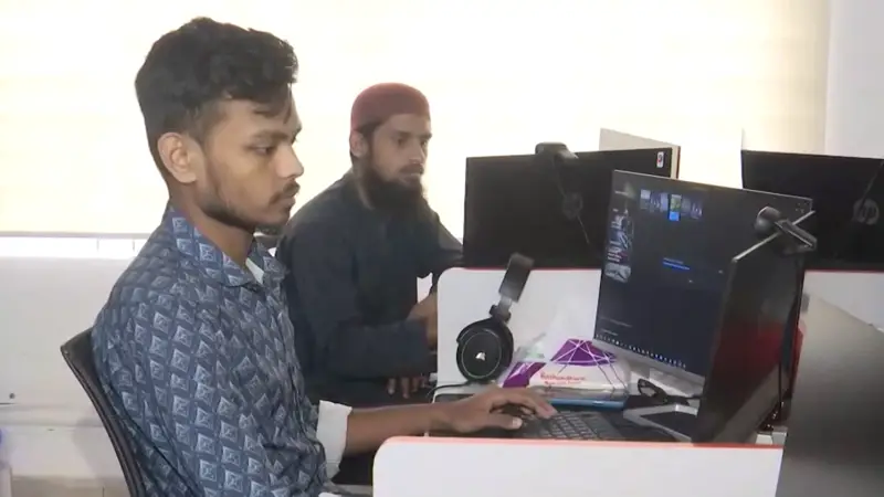কর্মচাঞ্চল্য ফিরছে দেশের ব্যবসা-বাণিজ্যে কর্মচাঞ্চল্য ফিরছে দেশের ব্যবসা-বাণিজ্যে