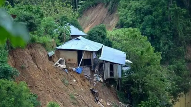 ভারি বৃষ্টিতে পাহাড়ি এলাকায় ভূমিধসের শঙ্কা ভারি বৃষ্টিতে পাহাড়ি এলাকায় ভূমিধসের শঙ্কা