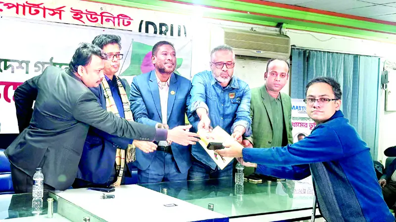 জুলাই বিপ্লবে ভূমিকার জন্য ১৩ সাংবাদিককে সম্মাননা জুলাই বিপ্লবে ভূমিকার জন্য ১৩ সাংবাদিককে সম্মাননা