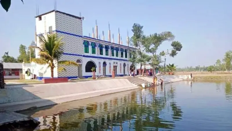 উলিপুরে শতাব্দী পেরোনো কাজীর মসজিদ: ইতিহাস, ঐতিহ্য ও আস্থার প্রতীক উলিপুরে শতাব্দী পেরোনো কাজীর মসজিদ: ইতিহাস, ঐতিহ্য ও আস্থার প্রতীক