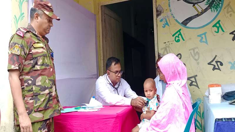 নীলফামারীতে সশস্ত্র বাহিনী বোর্ডের উদ্যোগে বিনামূল্যে স্বাস্থ্য সেবা ক্যাম্পেইন