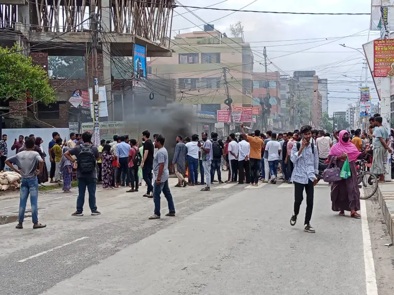 বিতর্কিত পুলিশ সদস্য সুকান্ত দাশকে ধরতে কেএমপিকে ২৪ ঘন্টার আল্টিমেটাম বিতর্কিত পুলিশ সদস্য সুকান্ত দাশকে ধরতে কেএমপিকে ২৪ ঘন্টার আল্টিমেটাম