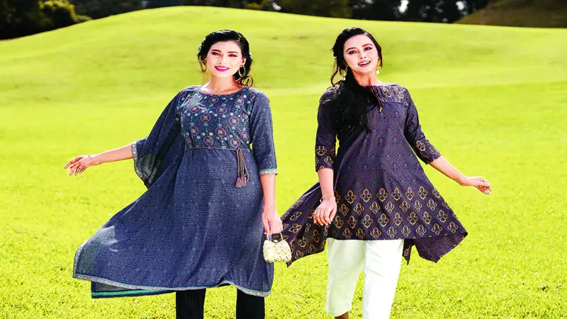 পোশাকে বৈচিত্র্য পোশাকে বৈচিত্র্য