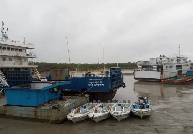 সন্দ্বীপে গুপ্তছড়া ফেরিঘাটে নাব্যতা সংকট চরমে, ফেরি চলাচল হুমকির মুখে সন্দ্বীপে গুপ্তছড়া ফেরিঘাটে নাব্যতা সংকট চরমে, ফেরি চলাচল হুমকির মুখে