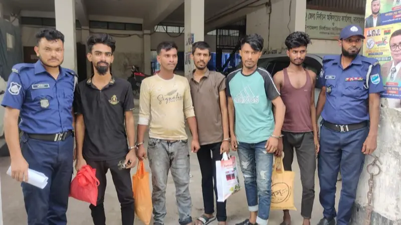 সোনারগাঁয়ে দুই যুবককে অপহরণ করে নির্যাতনের অভিযোগে ৫ অপহরণকারী গ্রেপ্তার সোনারগাঁয়ে দুই যুবককে অপহরণ করে নির্যাতনের অভিযোগে ৫ অপহরণকারী গ্রেপ্তার