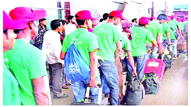 ৩ বছরে ৩৪ লাখ কর্মী বিদেশে ৩ বছরে ৩৪ লাখ কর্মী বিদেশে