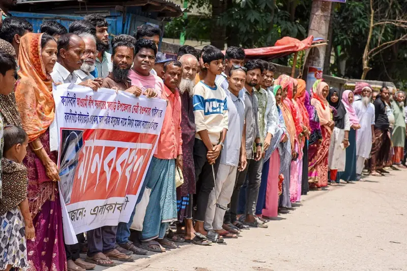 মামলাবাজ আওয়ামী লীগ নেত্রীর বিচার দাবিতে বিক্ষোভ মামলাবাজ আওয়ামী লীগ নেত্রীর বিচার দাবিতে বিক্ষোভ