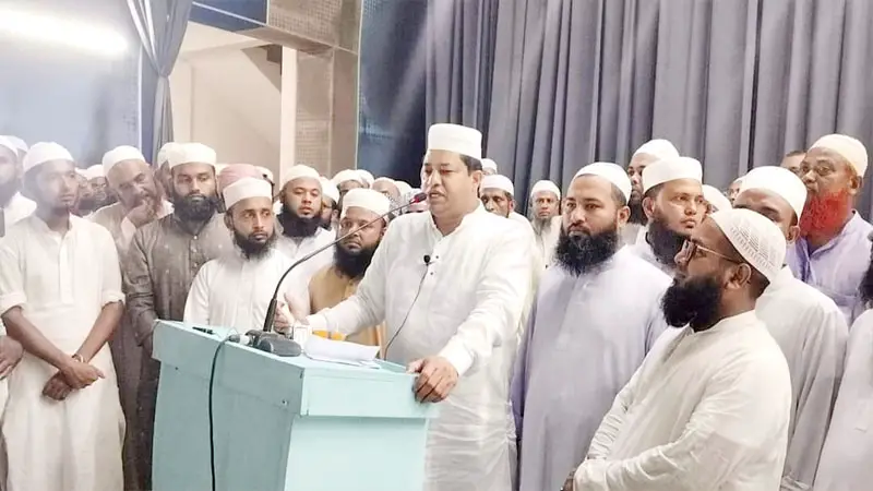 ঈদ আনন্দে শরীক হতে ৩ হাজার ইমামকে সম্মানি প্রদান জাহাঙ্গীরের ঈদ আনন্দে শরীক হতে ৩ হাজার ইমামকে সম্মানি প্রদান জাহাঙ্গীরের