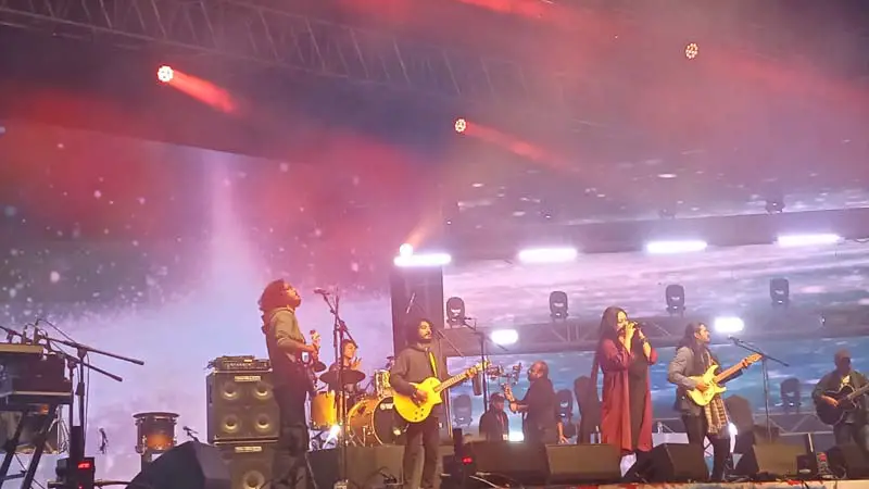 জুলাই অভ্যুত্থানের প্রতিচ্ছবিময় কনসার্টে শ্রোতাদের মুগ্ধতা জুলাই অভ্যুত্থানের প্রতিচ্ছবিময় কনসার্টে শ্রোতাদের মুগ্ধতা