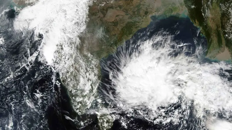 ঘূর্ণিঝড় আসে কোথা থেকে? কেনই বা বারবার বাংলাদেশে? ঘূর্ণিঝড় আসে কোথা থেকে? কেনই বা বারবার বাংলাদেশে?