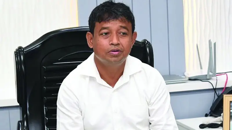 এবার সামনে এলেন হারুন, দিলেন তাঁকে ঘিরে সব কথার ব্যাখ্যা এবার সামনে এলেন হারুন, দিলেন তাঁকে ঘিরে সব কথার ব্যাখ্যা