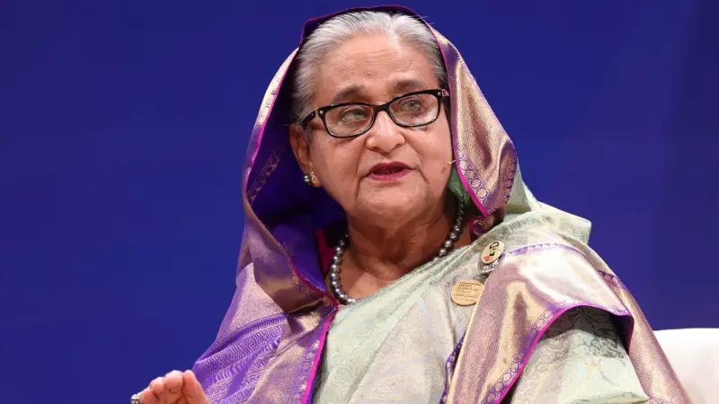 ক্ষমতা ছাড়তে বলায় হাসিনা রেগে গিয়ে বলেন, ‘তাহলে তোমরা আমাকে গুলি করে মেরে ফেলো, গণভবনে কবর দিয়ে দাও’ ক্ষমতা ছাড়তে বলায় হাসিনা রেগে গিয়ে বলেন, ‘তাহলে তোমরা আমাকে গুলি করে মেরে ফেলো, গণভবনে কবর দিয়ে দাও’