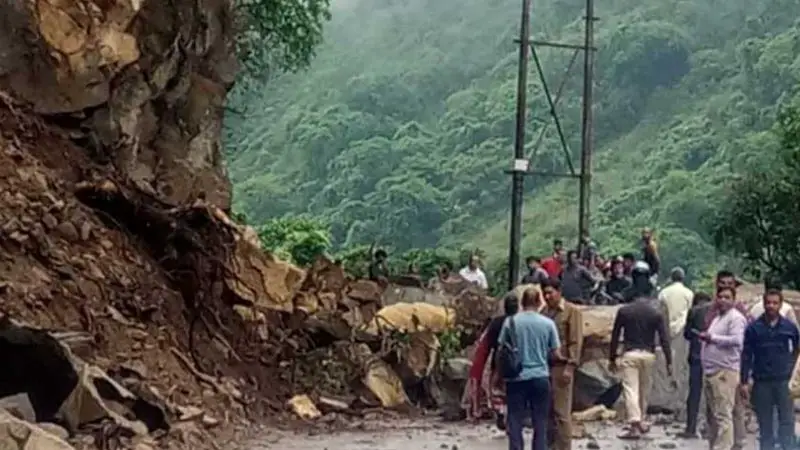 ভারী বৃষ্টিতে ধস, হিমাচল প্রদেশে বন্ধ ১১৪টি সড়ক ভারী বৃষ্টিতে ধস, হিমাচল প্রদেশে বন্ধ ১১৪টি সড়ক