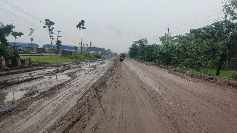 যশোর-খুলনা মহাসড়ক যেন এখন মরন ফাঁদ