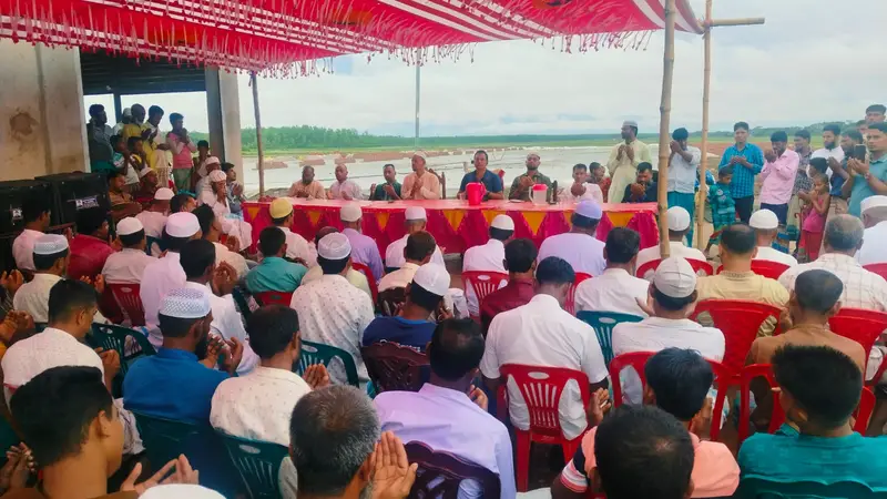 হাতিয়ায় ফজলুল আজিম মাছঘাট উদ্বোধন হাতিয়ায় ফজলুল আজিম মাছঘাট উদ্বোধন