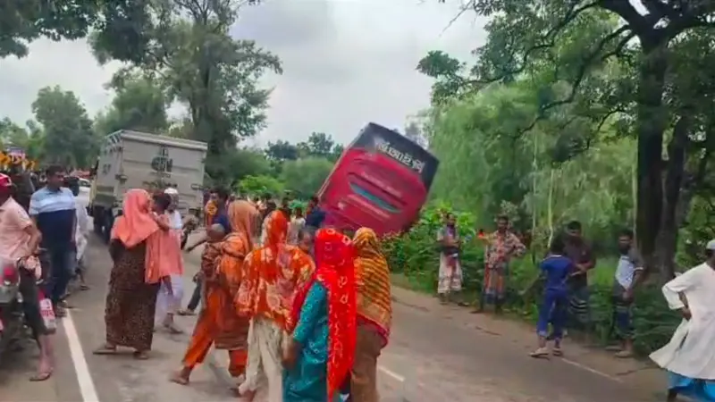ঠাকুরগাঁওয়ে সড়ক দুর্ঘটনায় বাবা ও মেয়ের মৃত্যু ঠাকুরগাঁওয়ে সড়ক দুর্ঘটনায় বাবা ও মেয়ের মৃত্যু