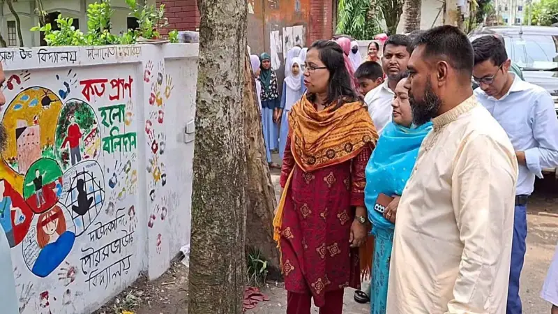 দাউদকান্দিতে ‘২৪ এর শহীদ দিবসে দেয়ালজুড়ে রঙের শ্রদ্ধাঞ্জলি দাউদকান্দিতে ‘২৪ এর শহীদ দিবসে দেয়ালজুড়ে রঙের শ্রদ্ধাঞ্জলি