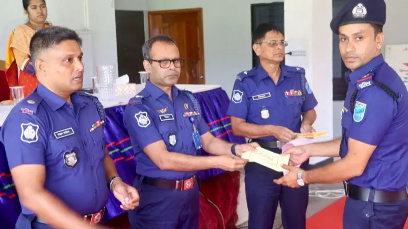 বিশেষ সম্মাননা পেলেন সার্জেন্ট শ্যামল বিশেষ সম্মাননা পেলেন সার্জেন্ট শ্যামল